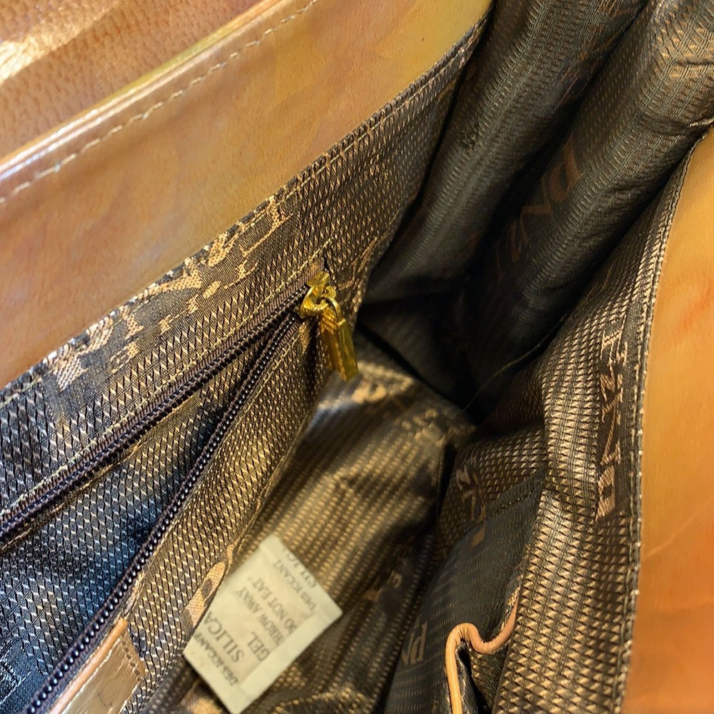 The FIND Leather satchel w/flower motif, gorgeous - Picture 13 of 16